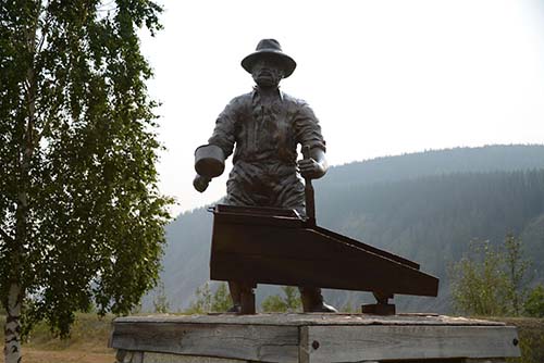dawnson statue